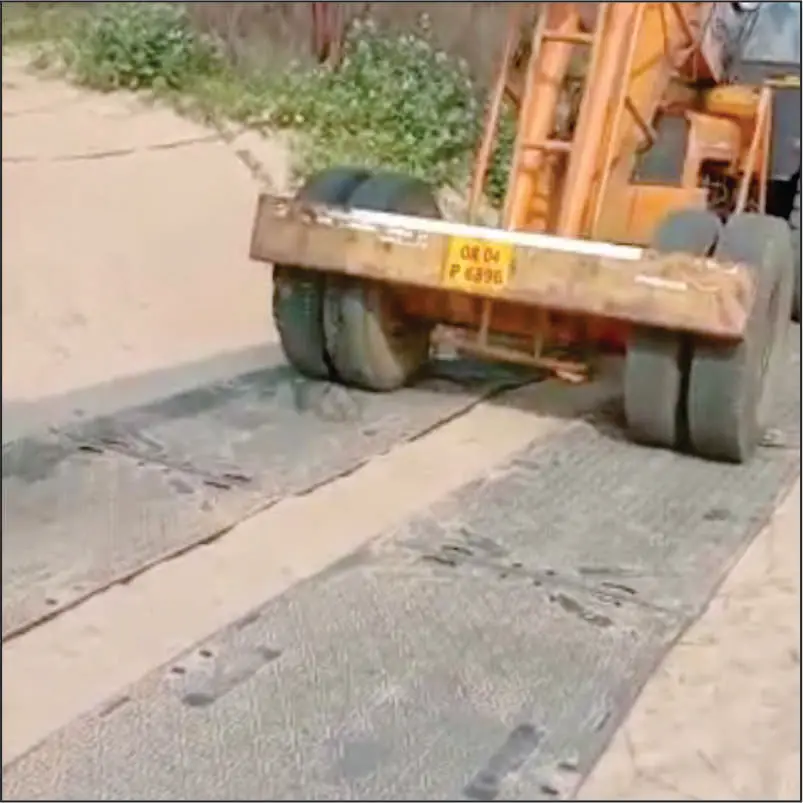 Approach roads on sand